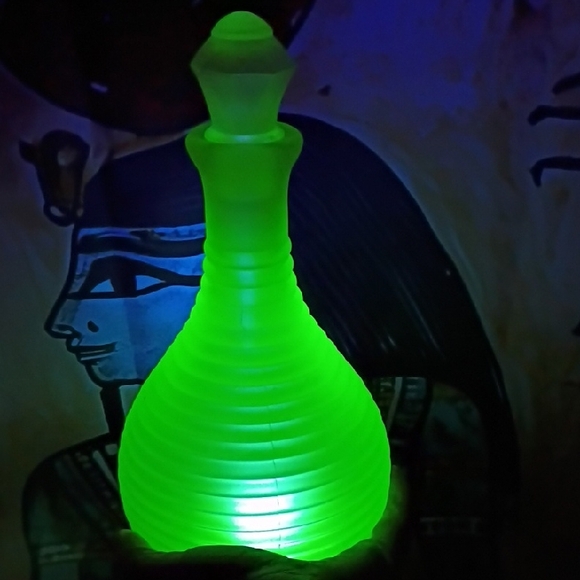 Frigidaire Uranium Glass 1940's decanter Other - Uranium Glass Decanter 1940's Frigidaire Decanter